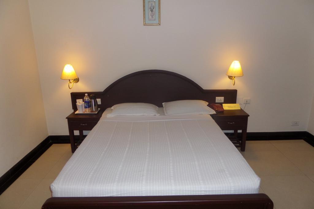 Hotel Elegance Kaladi Phòng bức ảnh
