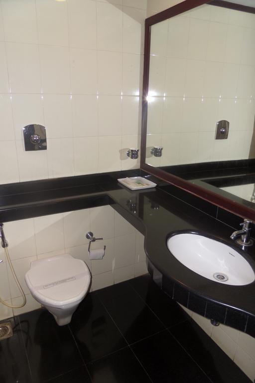 Hotel Elegance Kaladi Phòng bức ảnh