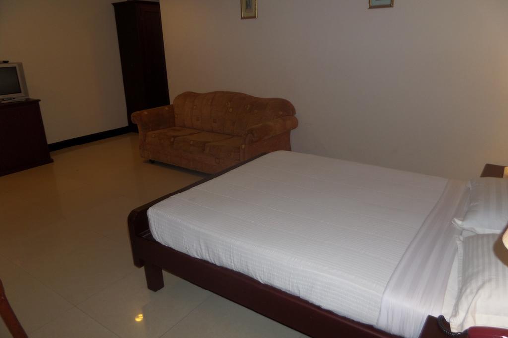 Hotel Elegance Kaladi Phòng bức ảnh