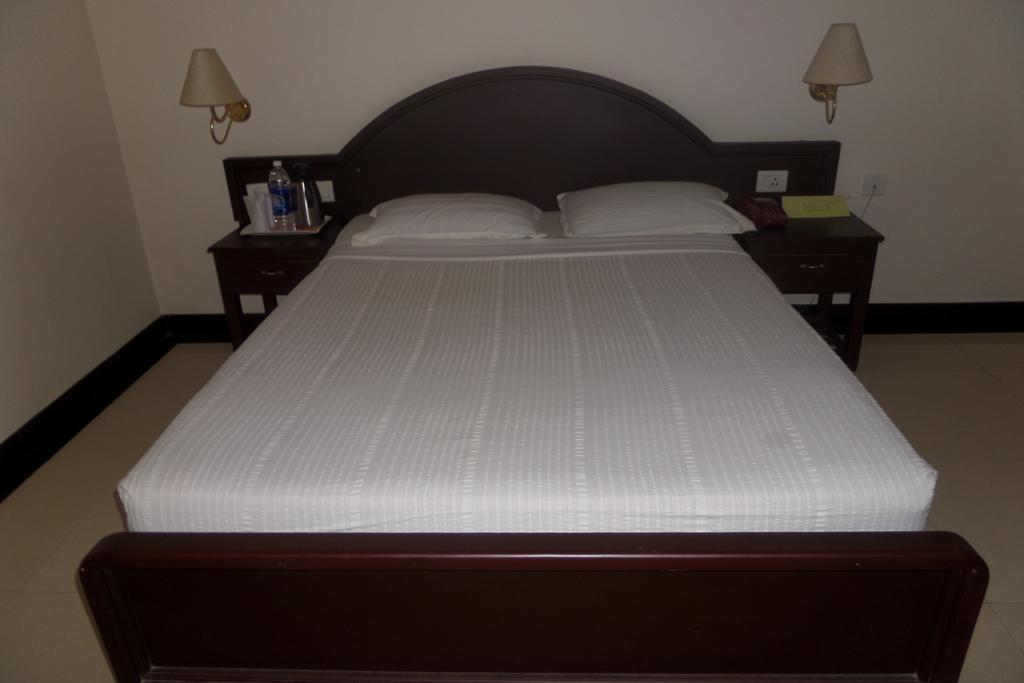 Hotel Elegance Kaladi Phòng bức ảnh