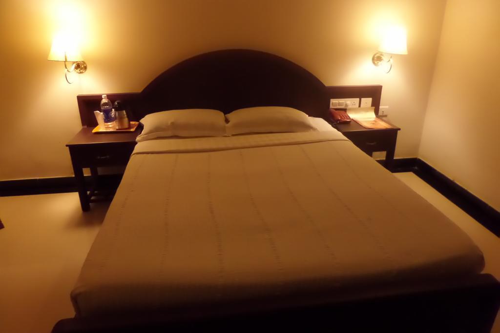 Hotel Elegance Kaladi Ngoại thất bức ảnh