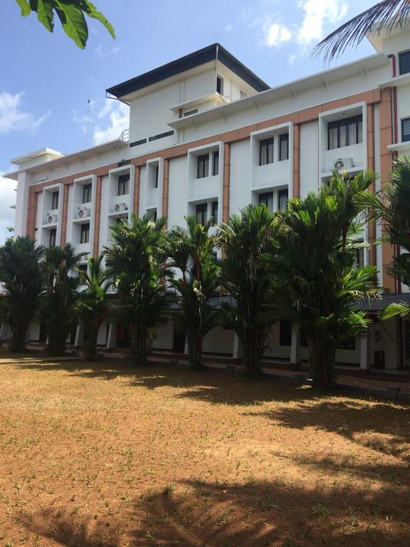 Hotel Elegance Kaladi Ngoại thất bức ảnh